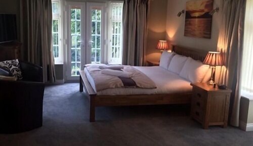 Suite (Oak Suite)