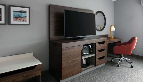 Estudio con cama matrimonial grande