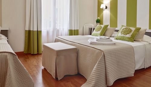 Habitación triple estándar, balcón