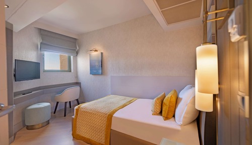 Queen Family Suite, 2 Bedrooms, 2 Adults and 2 Children
