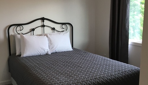 Grizzly Den Suite, 2nd Floor, No Pets; Remodeled 2018