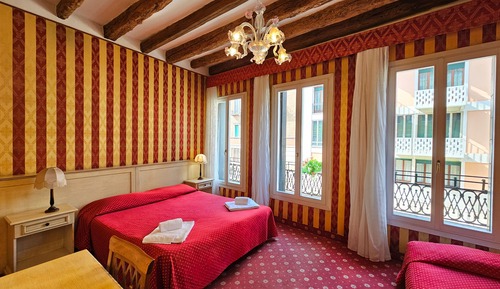 Habitación cuádruple Deluxe, vistas al canal