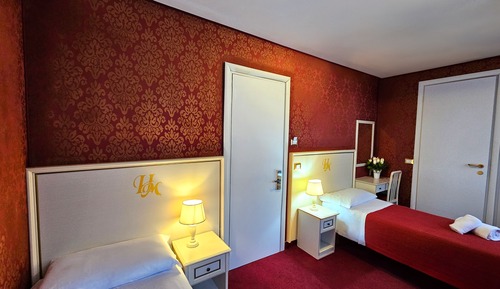 Habitación clásica con 2 camas individuales