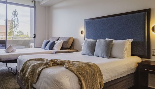 Habitación superior, 1 cama de matrimonio con sofá cama, balcón