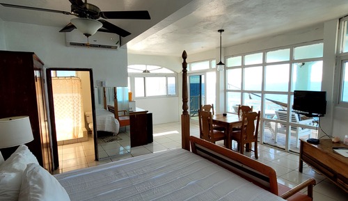 Ático, 1 cama de matrimonio grande, balcón, vistas al mar