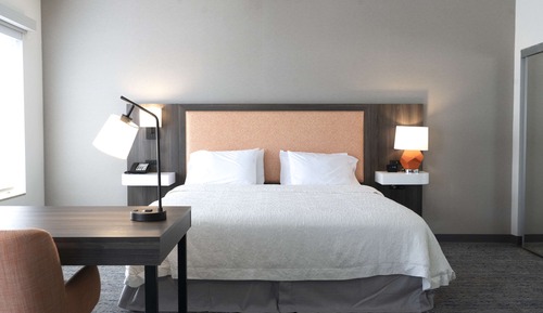 Estándar con cama de matrimonio King