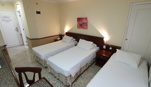 Habitación estándar con 2 camas individuales, 3 camas individuales