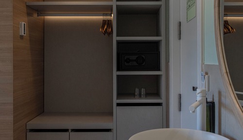 Habitación con 2 camas individuales, balcón
