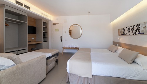 Habitación doble superior, balcón (2 pax)