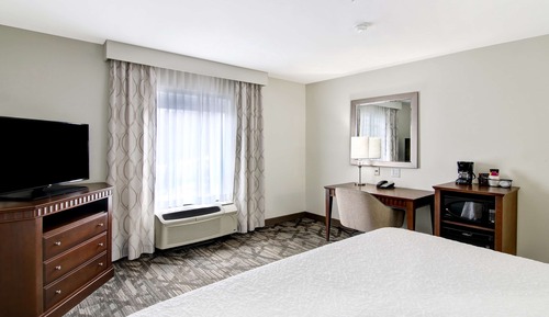 Estándar con cama de matrimonio King