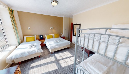 Habitación familiar (2 Adults + 3 Children)