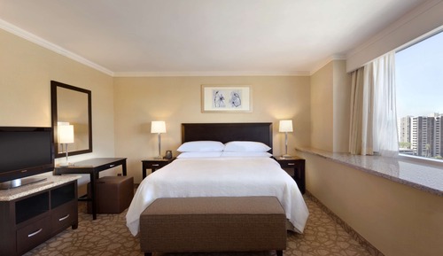 Cama matrimonial grande, adaptable