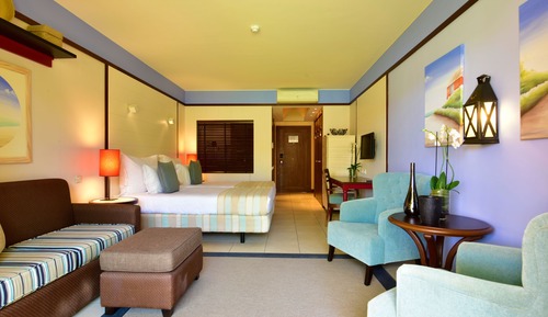 Habitación con 1 cama doble o 2 individuales, vistas a la piscina