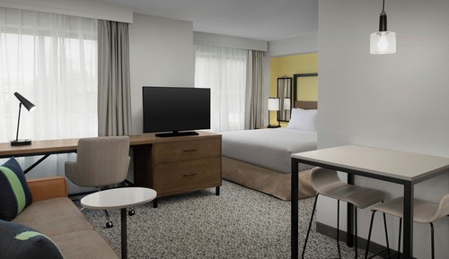 Estudio, 1 cama de matrimonio grande con sofá cama, no fumadores (Mobility/Hearing Accessible, Tub)