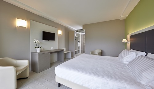 Habitación superior con 1 cama doble o 2 individuales, vistas al lago