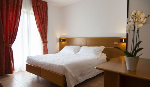Habitación triple, vistas al jardín
