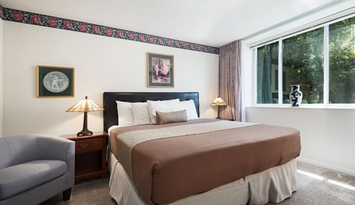 1 Bedroom Condominium