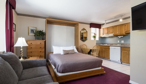 Studio Condominium