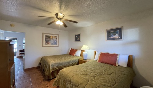 Suite estudio, 2 camas dobles, cocina básica, vistas al lago