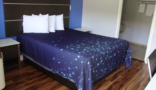 One Queen Bed, Smoking