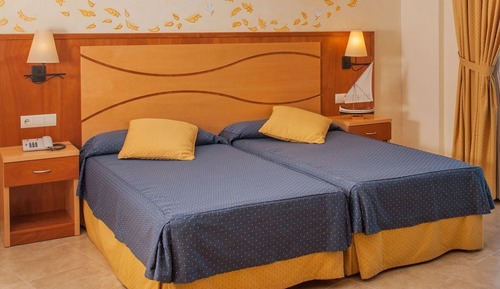Habitación doble superior, balcón, vistas al jardín