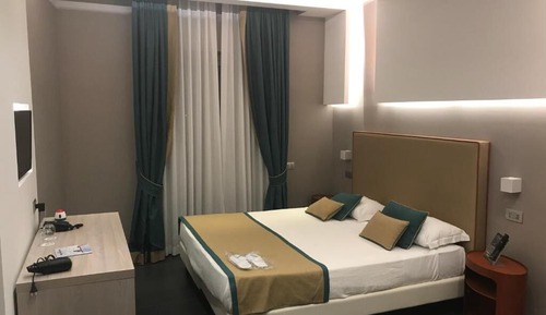 Queen Suite (with Spa bath)