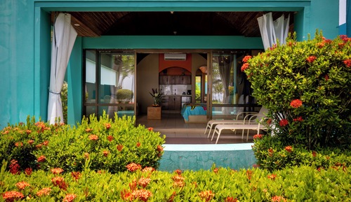 Beachfront Bungalow 2 Full Size Bed