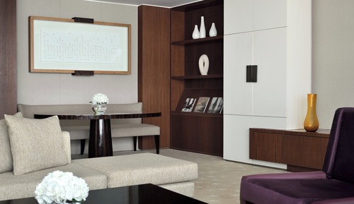 Suite Signature, Acceso al salón del club (Creek View)