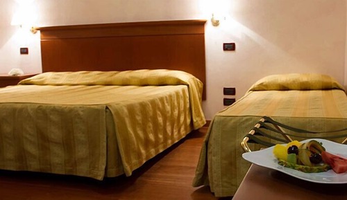 Habitación triple estándar, balcón