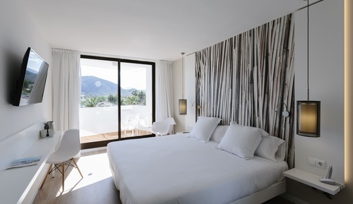 Habitación doble superior de uso individual, balcón, vistas a la piscina