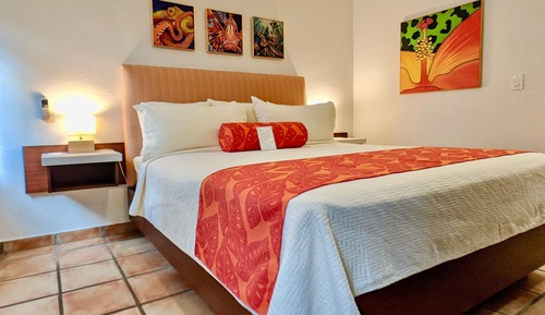 Estudio, 1 cama de matrimonio grande, cocina, vistas al jardín