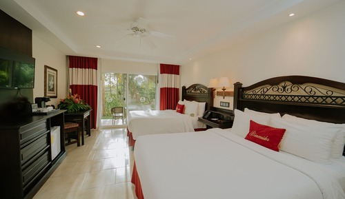Habitación, terraza, vistas al jardín
