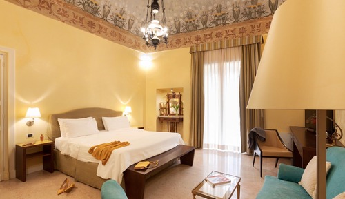 Suite junior, 1 cama de matrimonio grande, balcón, vistas parciales al mar