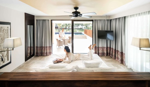 Suite (Swim Up Premium Level | 2A 1C)