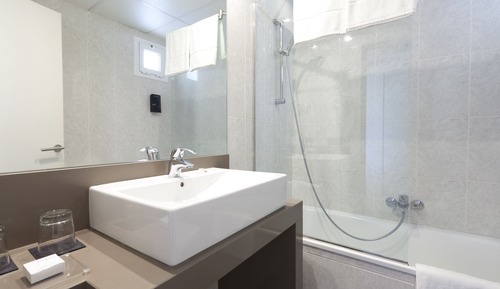 Habitación superior con 1 cama doble o 2 individuales