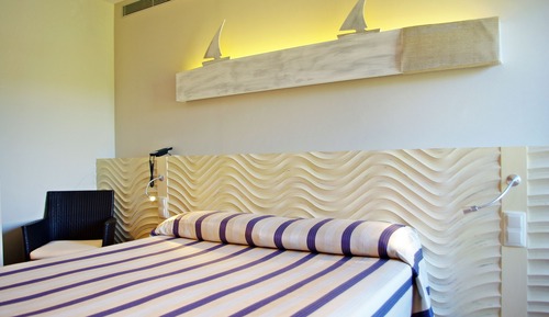 Habitación con 1 cama doble o 2 individuales (con cama extra)