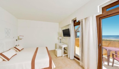 Habitación superior con 2 camas individuales, vistas al mar