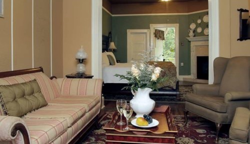 Suite superior, 1 cama de matrimonio grande, baño privado (Floral Bouquet Suite - 2nd Floor)
