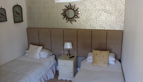 Habitación con 1 cama doble o 2 individuales, baño privado