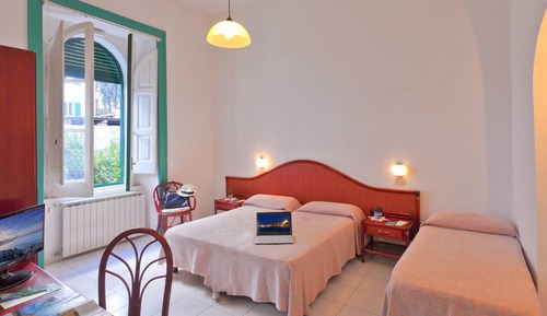 Habitación triple económica