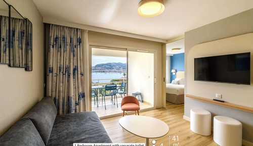Suite, varias camas, terraza, vistas al mar
