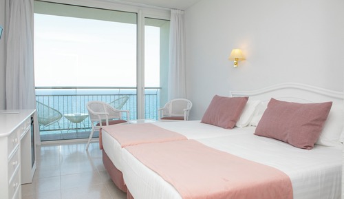 Habitación Familiar Clásica, Balcón, Vista Mar