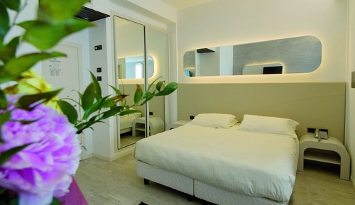 Habitación ejecutiva con 1 cama doble o 2 individuales, vistas al mar
