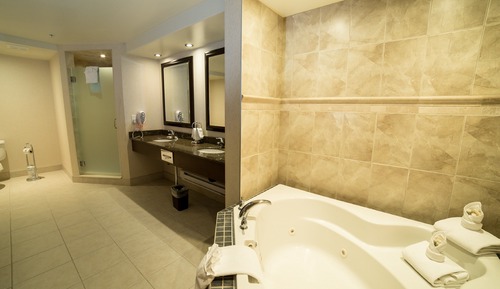 Suite, 1 cama de matrimonio grande, bañera accesible (Mobility)