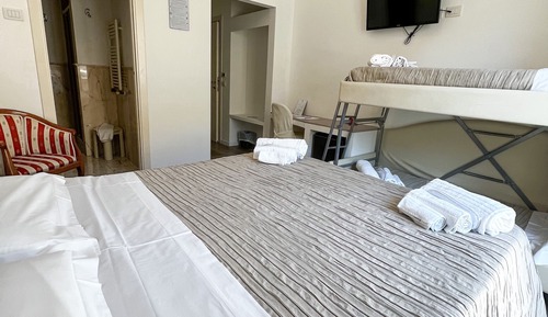 Habitación cuádruple básica