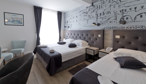 Habitación triple, balcón