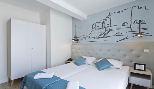 Double Room, No view, No balcony