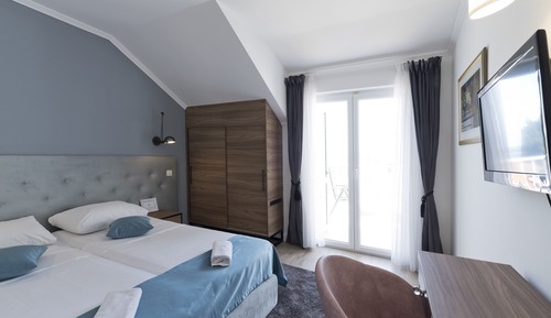 Habitación con 1 cama doble o 2 individuales, balcón