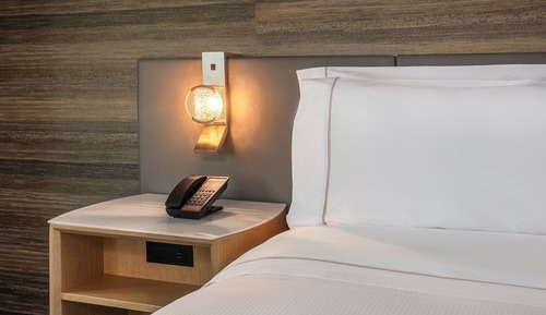 Habitación estándar, 1 cama de matrimonio grande (Mobility/Hearing Accessible, Tub)