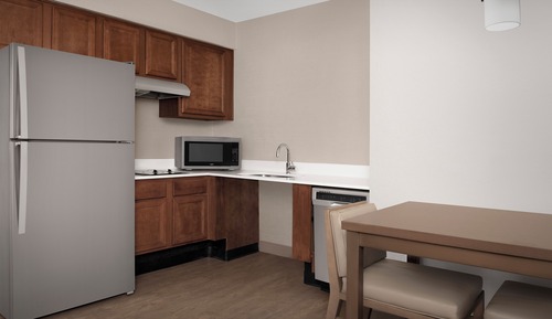 Suite, 2 habitaciones, no fumadores (Mobility/Hearing Access, Roll-in Shwr)